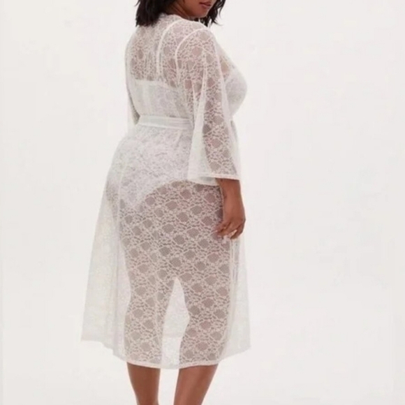 Torrid Curve Ivory Lace Robe Size 5X - Picture 3 of 11